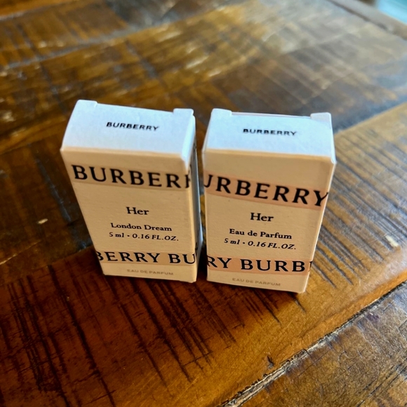 Burberry HER Set of 2 Eau De Parfum for Women. Mini .16 oz/5ml - Picture 3 of 4